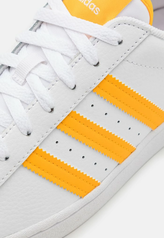 Adidas Originals SUPERSTAR UNISEX - Trainers - Footwear White/team Colleg Gold/pulse Blue 6 Adidas Originals SUPERSTAR UNISEX - Trainers - Footwear White/team Colleg Gold/pulse Blue - Image 6