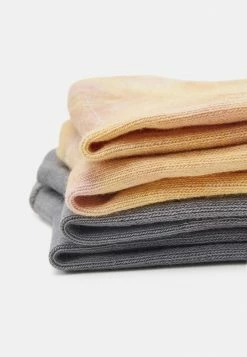 Adidas Originals BATIK SOCK 2 PACK UNISEX - Socks - Solid Grey/black -Adidas Originals Shop 684a5f9d49764ec2a72710dd1230e29b