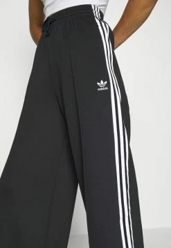 Adidas Originals RELAXED PANT - Tracksuit Bottoms - Black -Adidas Originals Shop 6907721359eb4cb5a31f2f6371832cd7