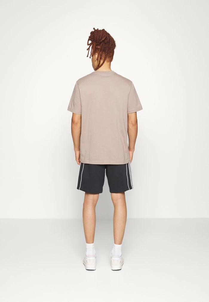 Adidas Originals ESS - Basic T-shirt - Chalky Brown 5 Adidas Originals ESS - Basic T-shirt - Chalky Brown - Image 5