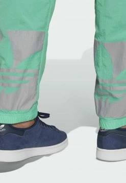 Adidas Originals SPORTS CLUB - Tracksuit Bottoms - Green -Adidas Originals Shop 6a07a30d82894c1e83a4ab896303e51f