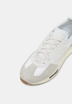 Adidas Originals RETROPY E5 UNISEX - Trainers - Crystal White/matte Silver/white -Adidas Originals Shop 6a6cb2a05624451b87ab28d9f5f804b1