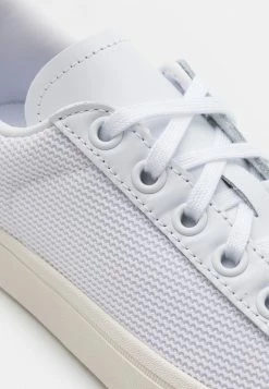 Adidas Originals ROD LAVER VIN UNISEXROD LAVER VIN - Trainers - Footwear White/core Black -Adidas Originals Shop 6a8e48e404a7460cb552f5fd5f3aa3ec