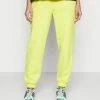 Adidas Originals PANTS - Tracksuit Bottoms - Shock Slime