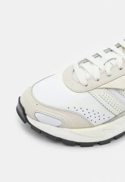 Adidas Originals RETROPY P9 UNISEX - Trainers - Footwear White/off White/alumina -Adidas Originals Shop 6ce5454a5cfa4009a87f0efb9b3e95c3