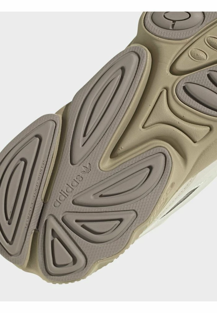 Adidas Originals OZWEEGO CELOX UNISEX - Trainers - Beige 2 Adidas Originals OZWEEGO CELOX UNISEX - Trainers - Beige - Image 2