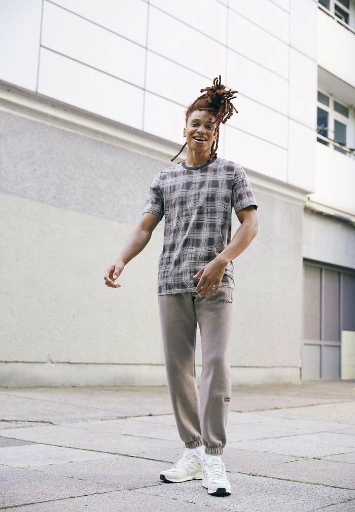 Adidas Originals TEE - Print T-shirt - Chalky Brown 1 Adidas Originals TEE - Print T-shirt - Chalky Brown