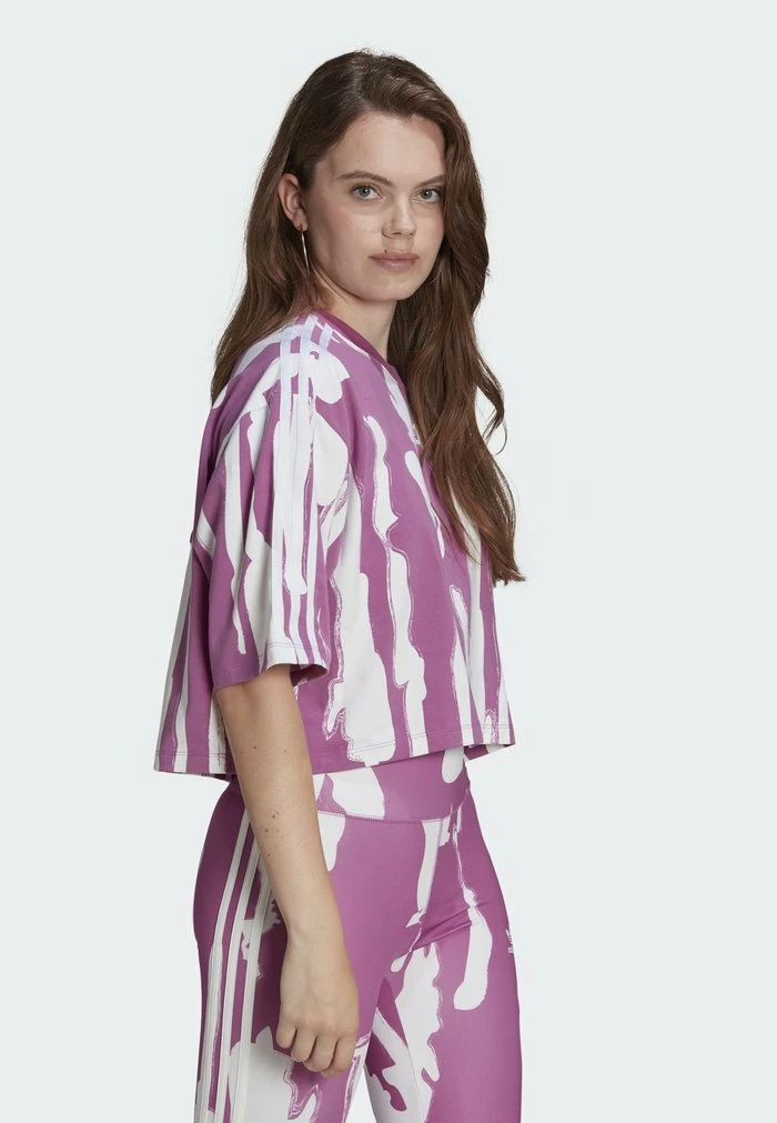 Adidas Originals THEBE MAGUGU CROPPED TEE - Print T-shirt - Purple 3 Adidas Originals THEBE MAGUGU CROPPED TEE - Print T-shirt - Purple - Image 3