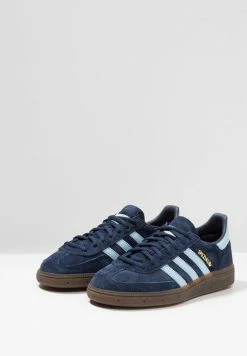 Adidas Originals HANDBALL SPEZIAL UNISEX - Trainers - Collegiate Navy/clear Sky 8 Adidas Originals HANDBALL SPEZIAL UNISEX - Trainers - Collegiate Navy/clear Sky -Adidas Originals Shop 6f461010a1884dea8290775740c3f2df