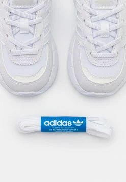 Adidas Originals RETROPY F2 UNISEX - Trainers - Footwear White/core Black -Adidas Originals Shop 70f38b605bf84ac1852b75268a8e32fa