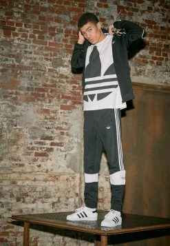 Adidas Originals SUPERSTAR - Trainers - Footwear White/core Black -Adidas Originals Shop 7121f475c3af424284dcbe2479a2eedc