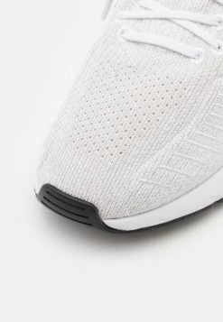 Adidas Originals SWIFT RUN 22 UNISEX - Trainers - Footwear White/core Black/grey One 11 Adidas Originals SWIFT RUN 22 UNISEX - Trainers - Footwear White/core Black/grey One -Adidas Originals Shop 717873964a5f4a7a97c568c24cfb73bc