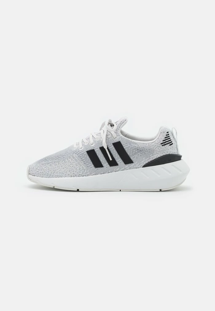 Adidas Originals SWIFT RUN 22 - Trainers - Crystal White/core Black/grey Two 2 Adidas Originals SWIFT RUN 22 - Trainers - Crystal White/core Black/grey Two - Image 2