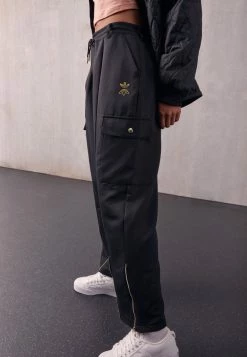 Adidas Originals PANTS - Cargo Trousers - Black -Adidas Originals Shop 7992753647714c58870cd5da8e1bba4b