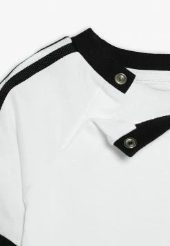 Adidas Originals 3 STRIPES TEE UNISEX - Print T-shirt - White/black -Adidas Originals Shop 7bf64620654241f799a466630e57bc43