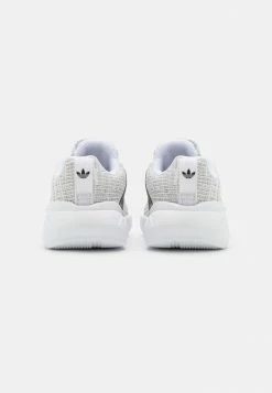 Adidas Originals SWIFT RUN 22 UNISEX - Trainers - Footwear White/core Black/grey Two 8 Adidas Originals SWIFT RUN 22 UNISEX - Trainers - Footwear White/core Black/grey Two -Adidas Originals Shop 7dfc459e61614d7b910f62ba65d706c7