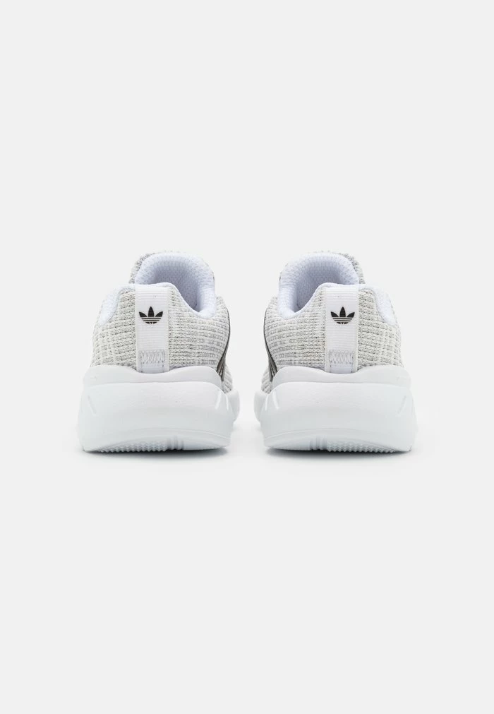 Adidas Originals SWIFT RUN 22 UNISEX - Trainers - Footwear White/core Black/grey Two 3 Adidas Originals SWIFT RUN 22 UNISEX - Trainers - Footwear White/core Black/grey Two - Image 3