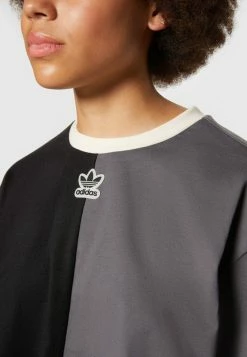 Adidas Originals CROPPED TEE - Print T-shirt - Black 13 Adidas Originals CROPPED TEE - Print T-shirt - Black -Adidas Originals Shop 83a7cdf357044ccbb698630039ad3c6e