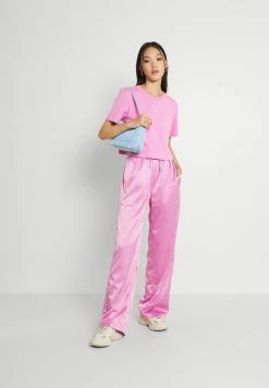 Adidas Originals CROPPED TEE - Basic T-shirt - Bliss Orchid 7 Adidas Originals CROPPED TEE - Basic T-shirt - Bliss Orchid -Adidas Originals Shop 85ca58d96b1b4771a63fcdf29830aa5c