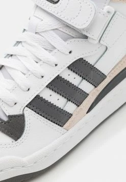 Adidas Originals FORUM MID UNISEX - Trainers - Footwear White/grey Five/gold Metallic -Adidas Originals Shop 869812507a6943d9945612f2286f3bee