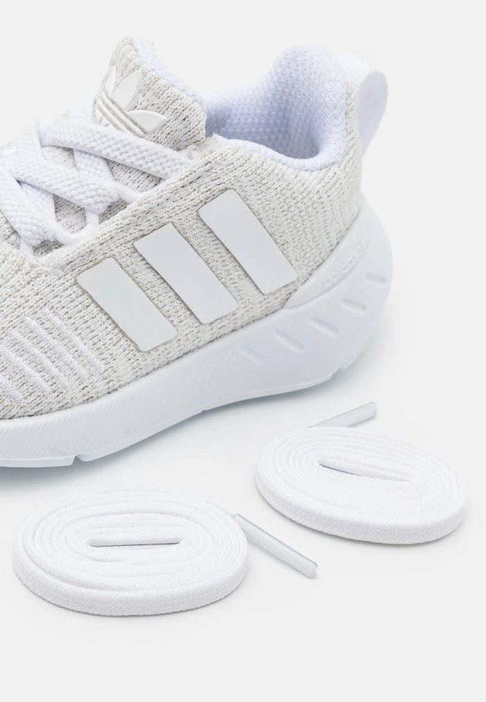 Adidas Originals SWIFT RUN 22 UNISEX - Trainers - Footwear White/grey One/core Black 6 Adidas Originals SWIFT RUN 22 UNISEX - Trainers - Footwear White/grey One/core Black - Image 6