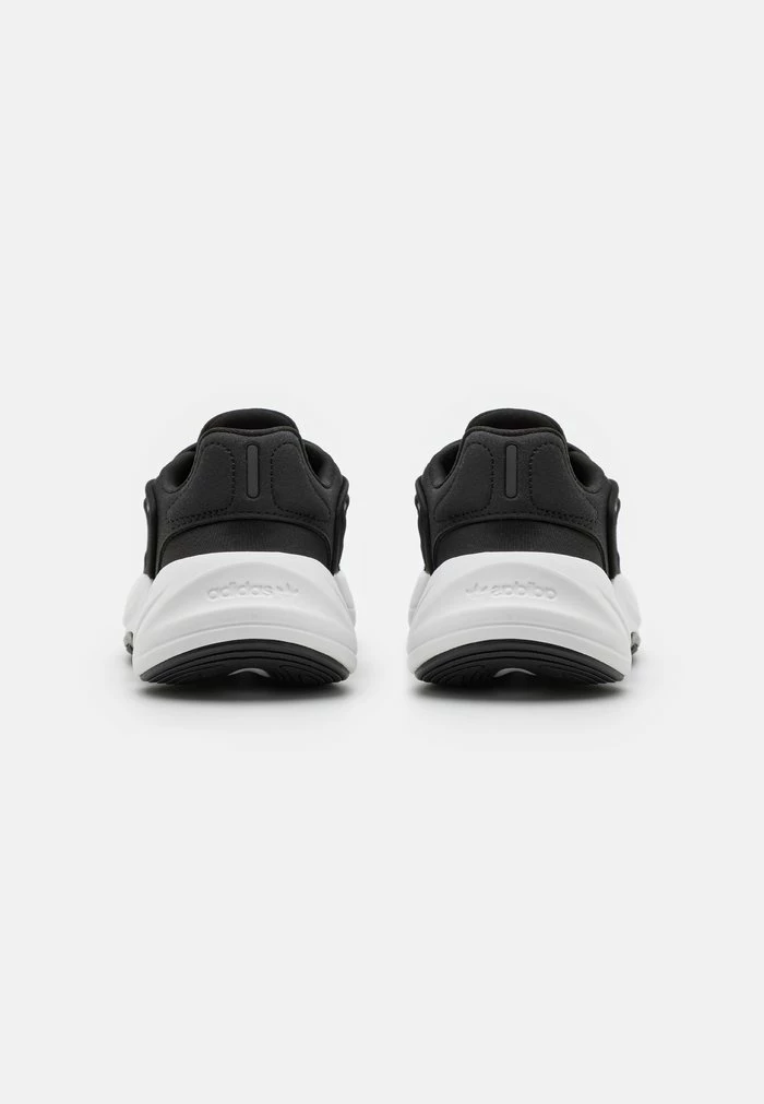 Adidas Originals OZELIA UNISEX - Trainers - Core Black/footwear White 3 Adidas Originals OZELIA UNISEX - Trainers - Core Black/footwear White - Image 3