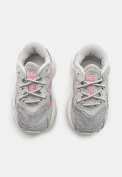 Adidas Originals OZWEEGO EL UNISEX - Trainers - Grey One/crystal White/beam Pink -Adidas Originals Shop 8e6dbf52deab46cfbe57d2fd070ac154
