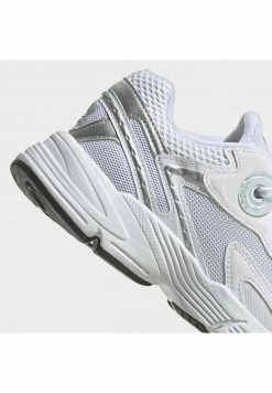 Adidas Originals ASTIR - Trainers - White -Adidas Originals Shop 8e9f7cafe1484cefb48345cde8faec55