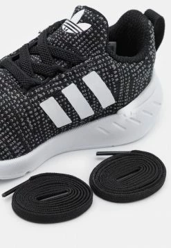 Adidas Originals SWIFT RUN 22 UNISEX - Trainers - Core Black/footwear White/grey Five 11 Adidas Originals SWIFT RUN 22 UNISEX - Trainers - Core Black/footwear White/grey Five -Adidas Originals Shop 8ee38c0c32534d83bc677824c922fff0