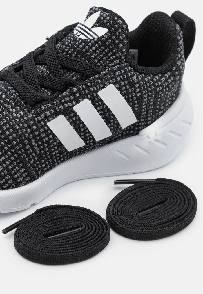 Adidas Originals SWIFT RUN 22 UNISEX - Trainers - Core Black/footwear White/grey Five 6 Adidas Originals SWIFT RUN 22 UNISEX - Trainers - Core Black/footwear White/grey Five - Image 6