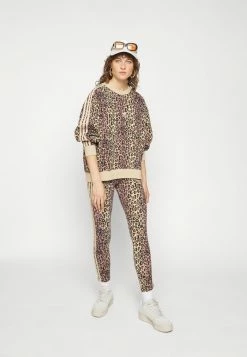 Adidas Originals LEOPARD SWEATSHIRT - Sweatshirt - Magic Beige/multi-coloured -Adidas Originals Shop 8fb4994dcd0e4b179579d6a546bacfba