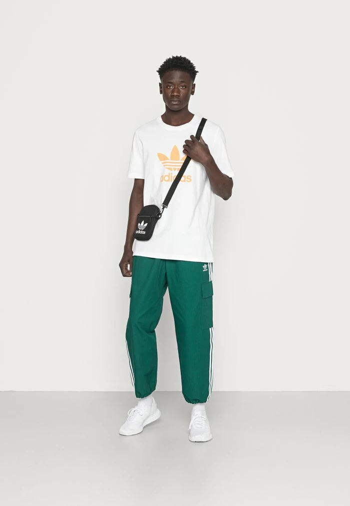 Adidas Originals STRIPES - Cargo Trousers - Collegiate Green 2 Adidas Originals STRIPES - Cargo Trousers - Collegiate Green - Image 2