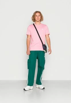 Adidas Originals ESSENTIAL TEE UNISEX - Basic T-shirt - Pink -Adidas Originals Shop 920c3de8360b4635984f5e2ce3f712d6