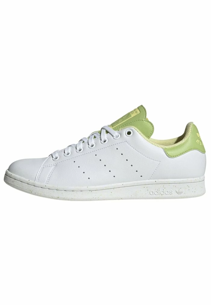 Adidas Originals Trainers - White 1 Adidas Originals Trainers - White