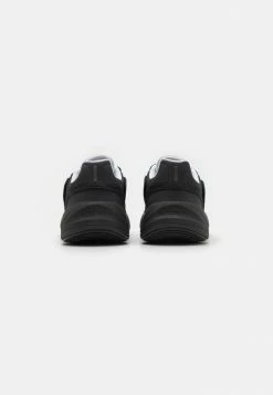 Adidas Originals OZELIA UNISEX - Trainers - Core Black/footwear White -Adidas Originals Shop 9a8e3722c00741f58579c2902161134f