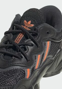 Adidas Originals OZWEEGO EL UNISEX - Trainers - Core Black/solar Red/grey Six -Adidas Originals Shop 9db3190c413649b9a6bcee9b9cfa52dc