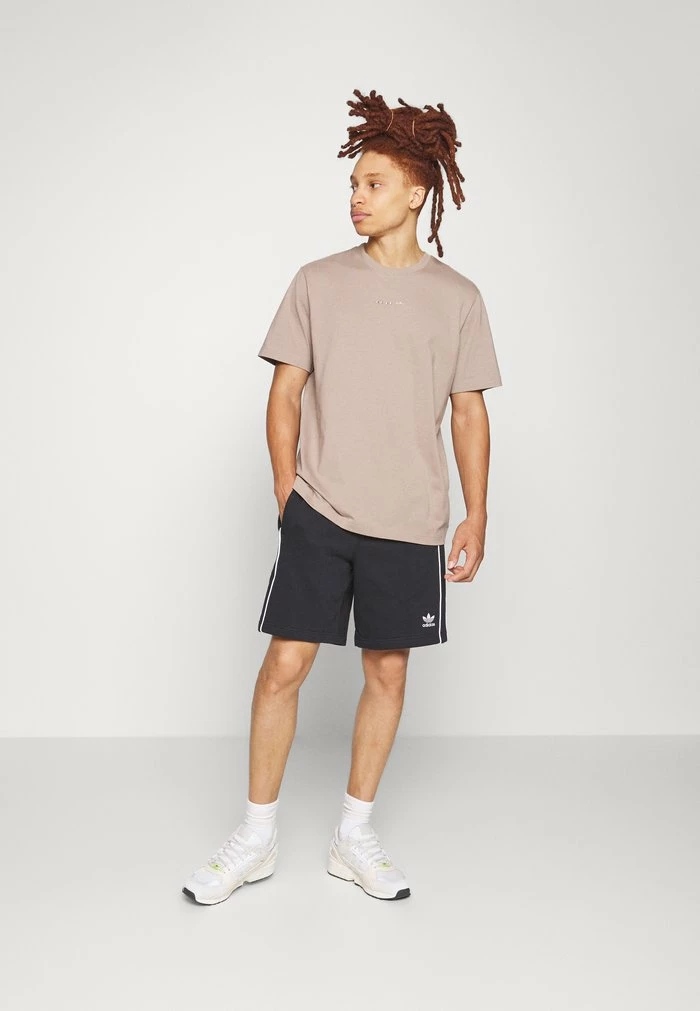 Adidas Originals ESS - Basic T-shirt - Chalky Brown 2 Adidas Originals ESS - Basic T-shirt - Chalky Brown - Image 2