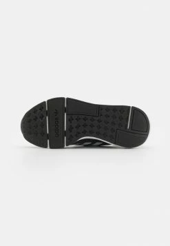 Adidas Originals SWIFT RUN 22 - Trainers - Core Black/footwear White/grey Five 10 Adidas Originals SWIFT RUN 22 - Trainers - Core Black/footwear White/grey Five -Adidas Originals Shop a2e7e826567745fa9ad68d59d9202c8a