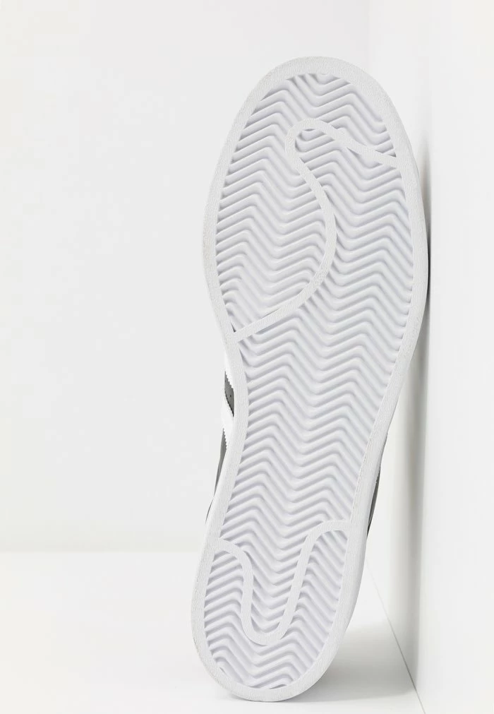 Adidas Originals SUPERSTAR VEGAN - Trainers - Core Black/footwear White/gold Metallic 8 Adidas Originals SUPERSTAR VEGAN - Trainers - Core Black/footwear White/gold Metallic - Image 8