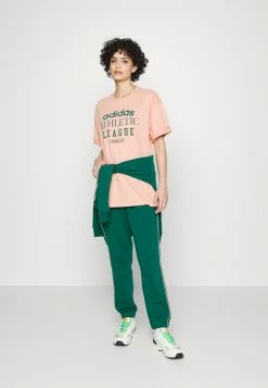 Adidas Originals ADIDAS RETRO LUXURY TEE - Print T-shirt - Ambient Blush -Adidas Originals Shop a95298253ff64d489739426e7b713006