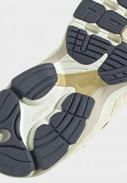 Adidas Originals ASTIR - Trainers - Beige -Adidas Originals Shop b2dd00904fb64484b0167126e96215ff