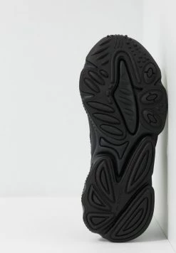 Adidas Originals OZWEEGO - Trainers - Core Black/carbon -Adidas Originals Shop b7b4fa65331d45af880b2d74983a7738