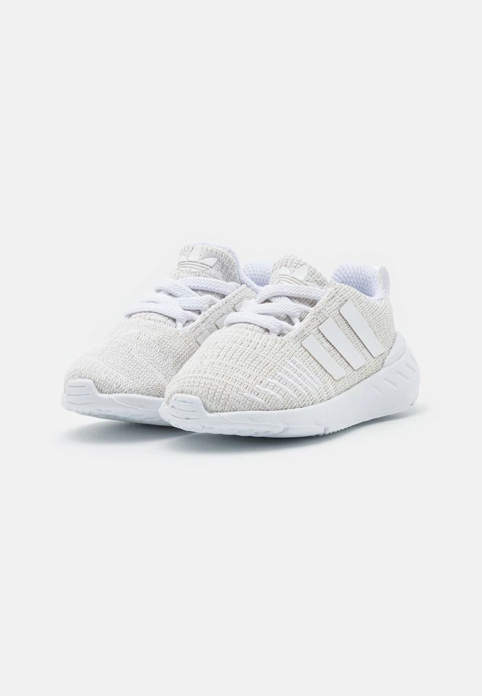 Adidas Originals SWIFT RUN 22 UNISEX - Trainers - Footwear White/grey One/core Black 2 Adidas Originals SWIFT RUN 22 UNISEX - Trainers - Footwear White/grey One/core Black - Image 2