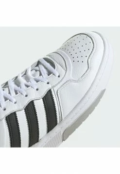 Adidas Originals COURTIC - Trainers - White -Adidas Originals Shop bbbaccb811ce4c7897ceaea31e1bcb47