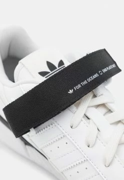 Adidas Originals FORUM LOW PARLEY - Trainers - White -Adidas Originals Shop bcf191a0164e415ca83fd9d20d426b93