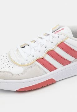 Adidas Originals COURTIC UNISEX - Trainers - Footwear White/red/grey One -Adidas Originals Shop bd2d1e0719c041ce84232db45ce00d4a