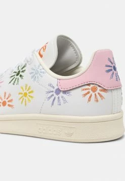 Adidas Originals STAN SMITH PRIDE UNISEX - Trainers - White/true Pink/off White -Adidas Originals Shop c1a5409fc5b447c0b91652d9d5a7b85f