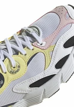 Adidas Originals ASTIR - Trainers - White 18 Adidas Originals ASTIR - Trainers - White -Adidas Originals Shop cd0369794af14144901bc72243601038