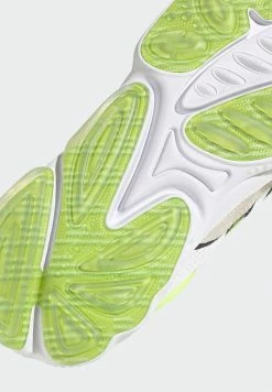 Adidas Originals OZWEEGO MANCHESTER UNITED - Trainers - White -Adidas Originals Shop ce73beb053654c9aafa3426a256d062d