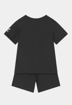 Adidas Originals TEE SET UNISEX - Shorts - Black -Adidas Originals Shop d1751956aeac4581af5761270bf2b568